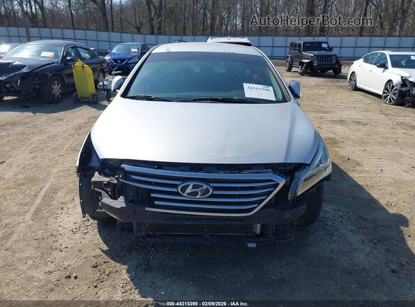 5NPE24AF5HH516508 2017 HYUNDAI SONATA Silver Вид задньої частини салону