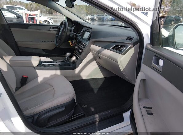5NPE24AF7GH340138 2016 HYUNDAI SONATA White Widok wnętrza z przodu