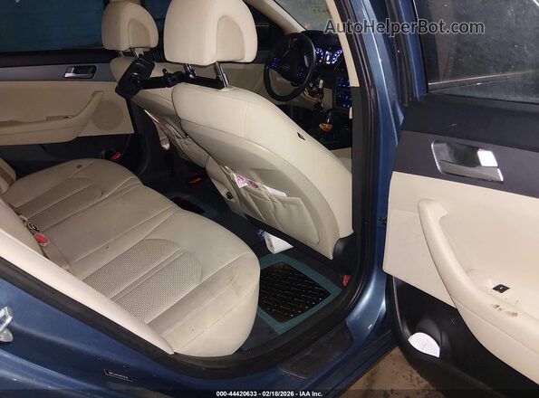 5NPE24AF8HH551639 2017 HYUNDAI SONATA Navy VIN կոդի պիտակի տեսք