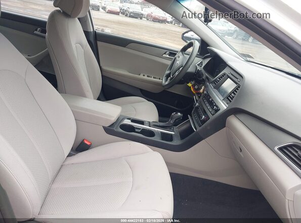 5NPE24AFXGH309367 2016 HYUNDAI SONATA White წინა სალონის ხედი