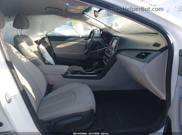 5NPE24AFXJH684389 2018 HYUNDAI SONATA White Вид салону спереду