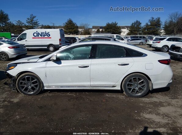 5NPE34AB6JH688983 2018 HYUNDAI SONATA White Вид задньої частини салону