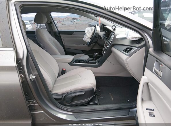 5NPE34AF2JH626919 2018 HYUNDAI SONATA Серый Вид салона спереди