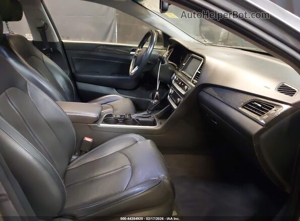 5NPE34AF3JH718329 2018 HYUNDAI SONATA Gray Front interior view