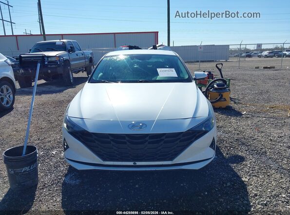5NPLL4AG9NH084420 2022 HYUNDAI ELANTRA White უკანა სალონის ხედი
