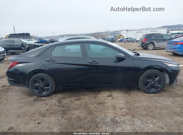 5NPLM4AG3NH061308 2022 HYUNDAI ELANTRA Black Widok wnętrza z tyłu