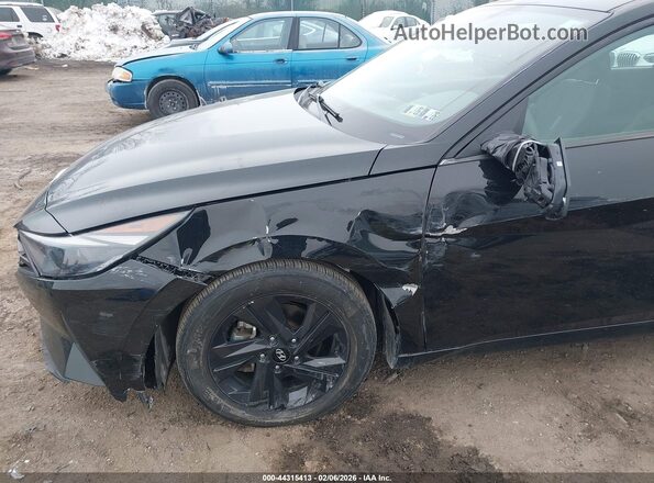 5NPLM4AG3NH061308 2022 HYUNDAI ELANTRA Black Widok z przodu