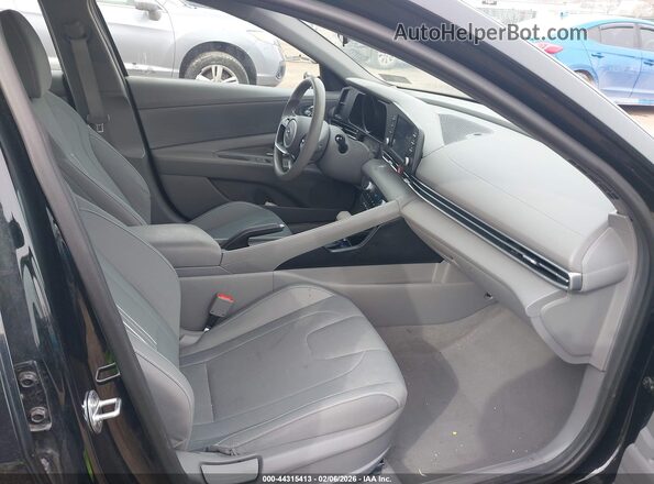 5NPLM4AG3NH061308 2022 HYUNDAI ELANTRA Black Widok wnętrza z przodu
