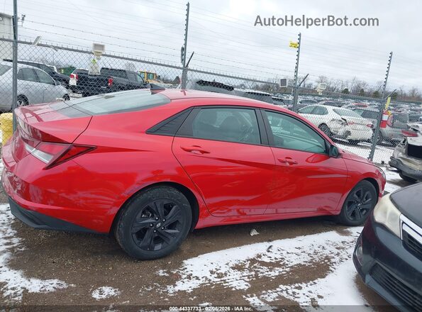 5NPLS4AG6NH080831 2022 HYUNDAI ELANTRA Red Вид задньої частини салону