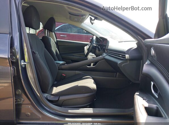 5NPLS4AG6PH107593 2023 HYUNDAI ELANTRA Gray Front interior view