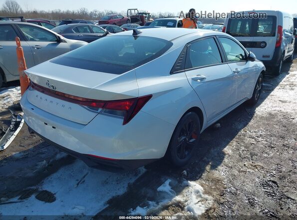 5NPLS4AG7NH062211 2022 HYUNDAI ELANTRA White Tył prawy