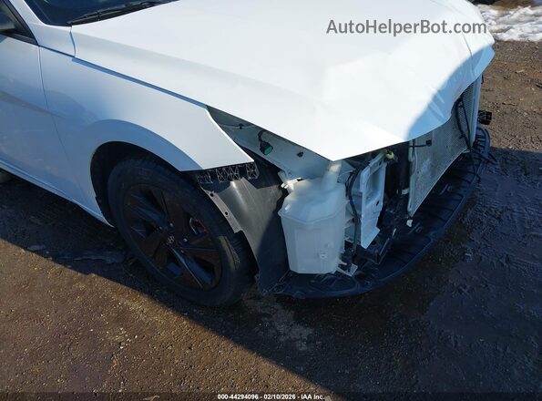 5NPLS4AG7NH062211 2022 HYUNDAI ELANTRA White 