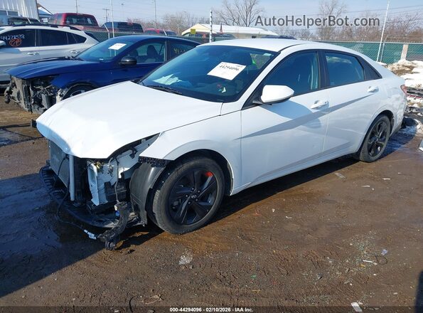 5NPLS4AG7NH062211 2022 HYUNDAI ELANTRA White Przód lewy