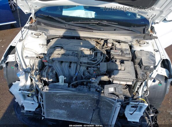 5NPLS4AG7NH062211 2022 HYUNDAI ELANTRA White Widok z tyłu