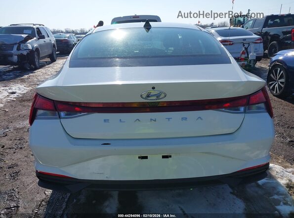 5NPLS4AG7NH062211 2022 HYUNDAI ELANTRA White 