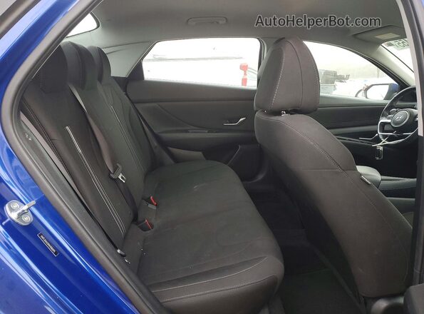 5NPLS4AG8NH086095 2022 HYUNDAI ELANTRA Blue Հետևի նստատեղերի տեսք