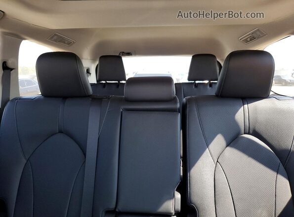 5TDAAAB54RS046862 2024 TOYOTA LE Silver Հետևի նստատեղերի տեսք
