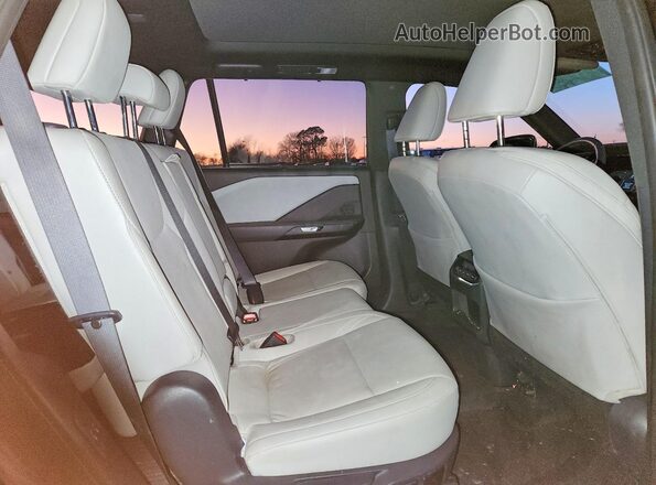 5TDAAAB62RS001007 2024 LEXUS TX Черный Вид задней части салона
