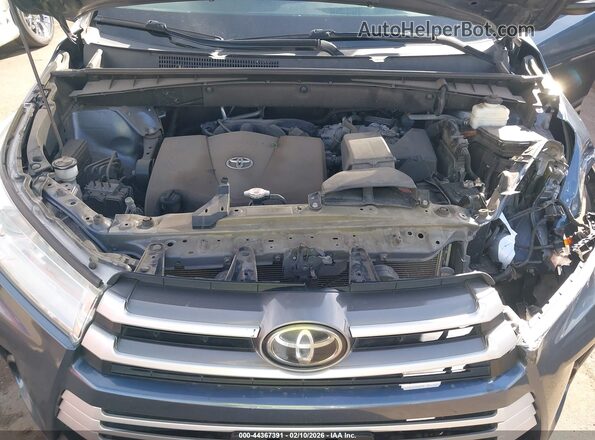 5TDBZRFH9KS972471 2019 TOYOTA LE Blue უკანა ხედი
