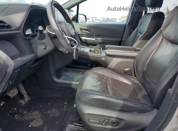 5TDCSKFC5PS075160 2023 TOYOTA SIENNA Silver წინა სალონის ხედი
