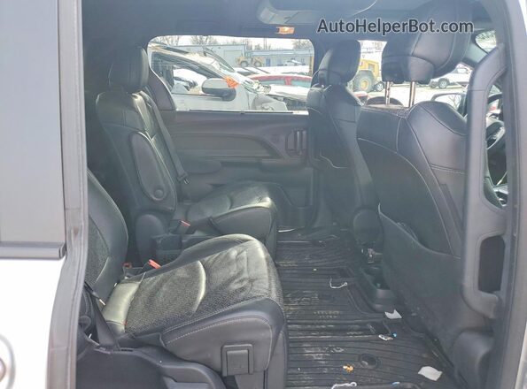 5TDCSKFC5PS075160 2023 TOYOTA SIENNA Silver უკანა სავარძლების ხედი