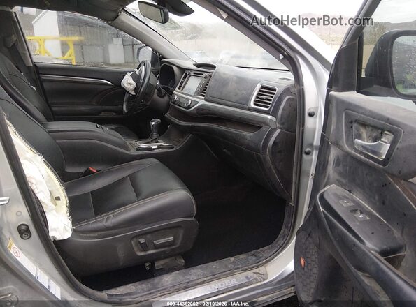 5TDDGRFHXJS044617 2018 TOYOTA LIMITED Gray Front interior view