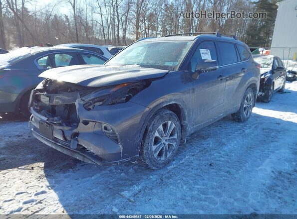 5TDGZRBHXMS119124 2021 TOYOTA LE Gray Vista tres cuartos delantera izquierda