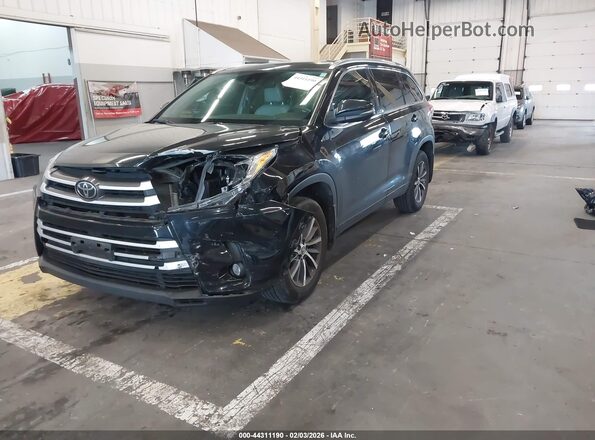 5TDJZRFH1JS828083 2018 TOYOTA LE Black Передня ліва чверть