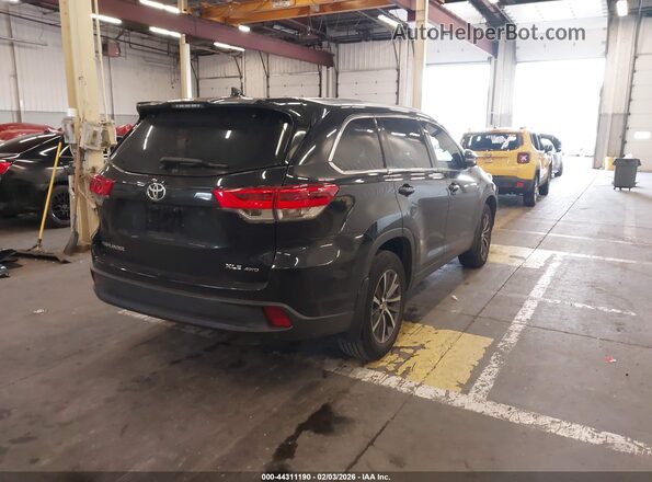 5TDJZRFH1JS828083 2018 TOYOTA LE Black Задня права чверть