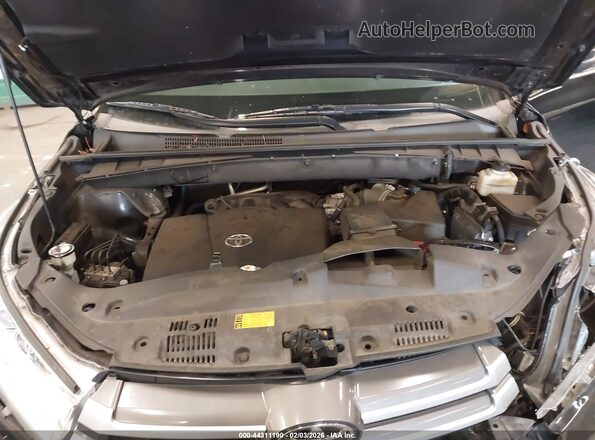 5TDJZRFH1JS828083 2018 TOYOTA LE Black Вид ззаду