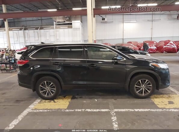 5TDJZRFH1JS828083 2018 TOYOTA LE Black Вид задньої частини салону