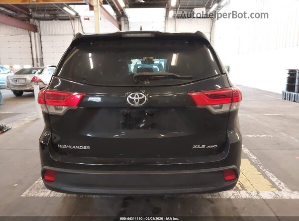 5TDJZRFH1JS828083 2018 TOYOTA LE Black 