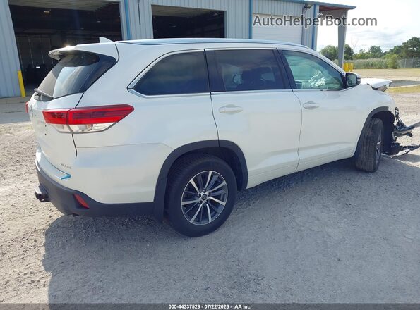 5TDJZRFH1JS838791 2018 TOYOTA LE Белый Задняя правая четверть