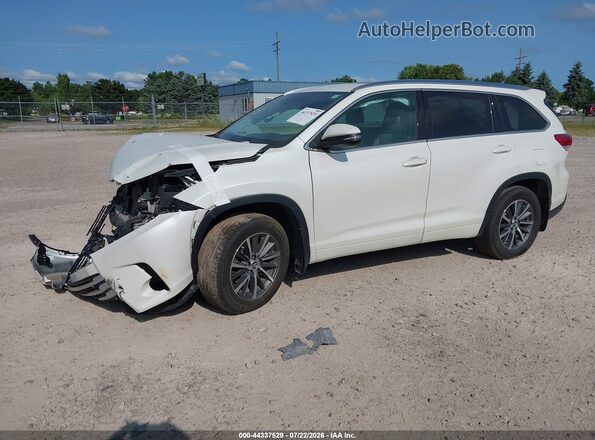 5TDJZRFH1JS838791 2018 TOYOTA LE Белый Передняя левая четверть