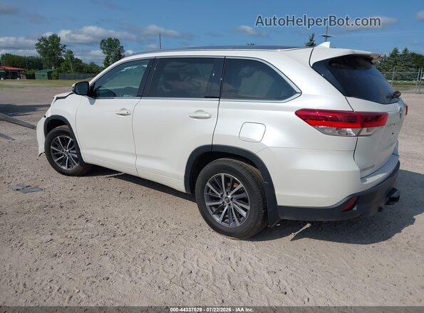 5TDJZRFH1JS838791 2018 TOYOTA LE Белый Задняя левая четверть