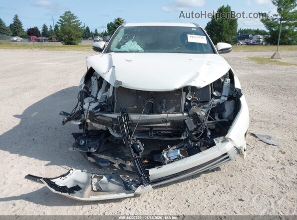 5TDJZRFH1JS838791 2018 TOYOTA LE Белый Вид спереди