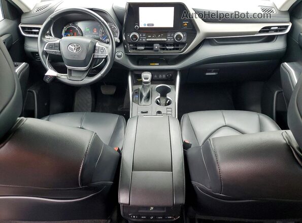 5TDKBRCH0PS578700 2023 TOYOTA LE Green Vista del salpicadero