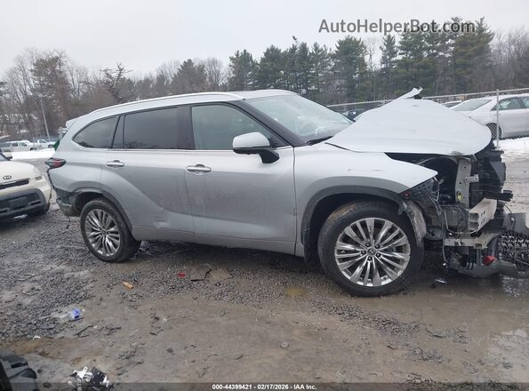 5TDKDRBH7SS582554 2025 TOYOTA HIGHLANDER Silver Սալոնի հետևի տեսք