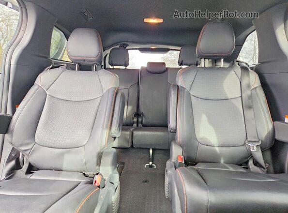 5TDXRKEC0PS170434 2023 TOYOTA SIENNA Silver Rear seats view