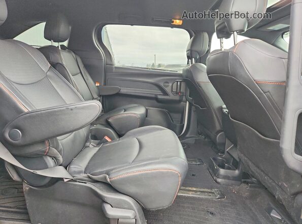 5TDXRKEC0PS170434 2023 TOYOTA SIENNA Silver Rear interior view