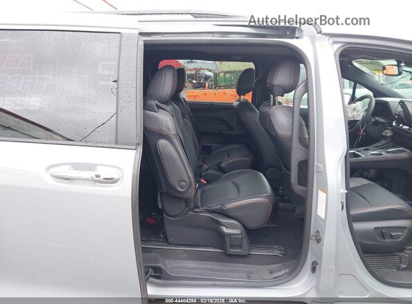 5TDXRKEC4PS142328 2023 TOYOTA SIENNA Gray VIN կոդի պիտակի տեսք