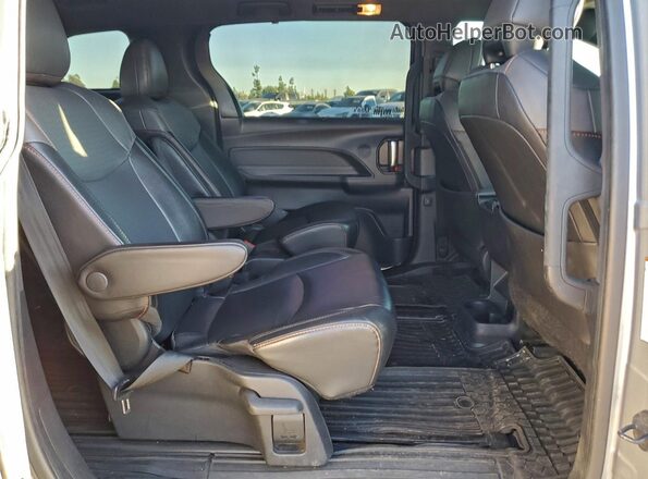 5TDXRKEC7MS043627 2021 TOYOTA SIENNA Silver Widok wnętrza z tyłu