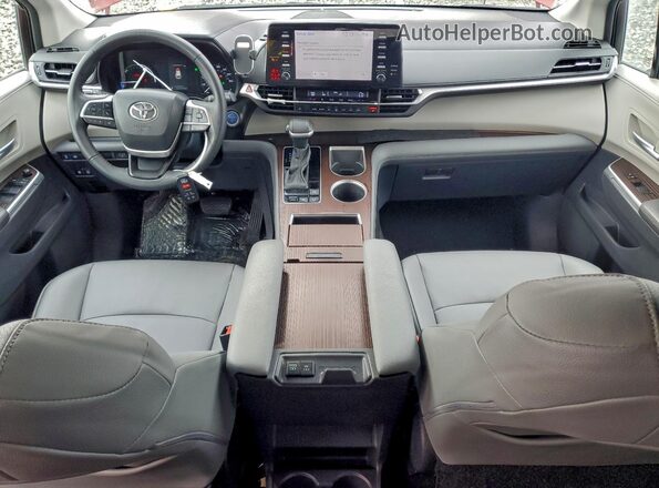 5TDYRKEC5NS125636 2022 TOYOTA SIENNA Red Widok deski rozdzielczej