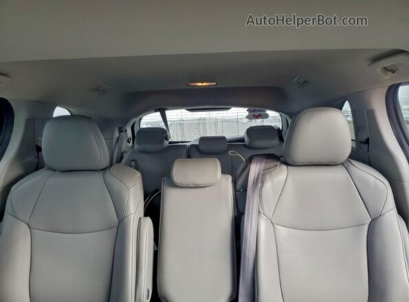 5TDYRKEC5NS125636 2022 TOYOTA SIENNA Red Widok tylnych siedzeń