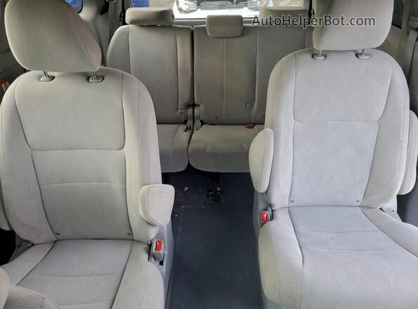 5TDZZ3DC2LS062763 2020 TOYOTA SIENNA Gray Widok tylnych siedzeń