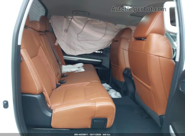 5TFAY5F12KX866934 2019 TOYOTA TUNDRA White VIN կոդի պիտակի տեսք
