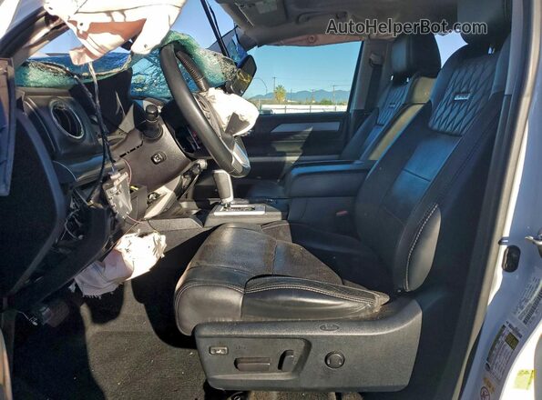 5TFAY5F19JX711621 2018 TOYOTA TUNDRA White Widok wnętrza z przodu