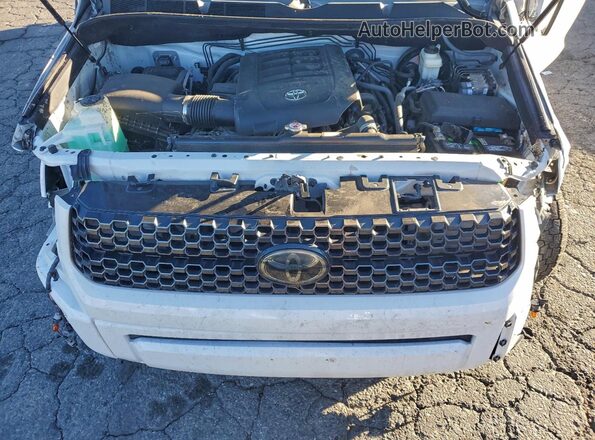 5TFAY5F19JX711621 2018 TOYOTA TUNDRA White Widok wnętrza z tyłu