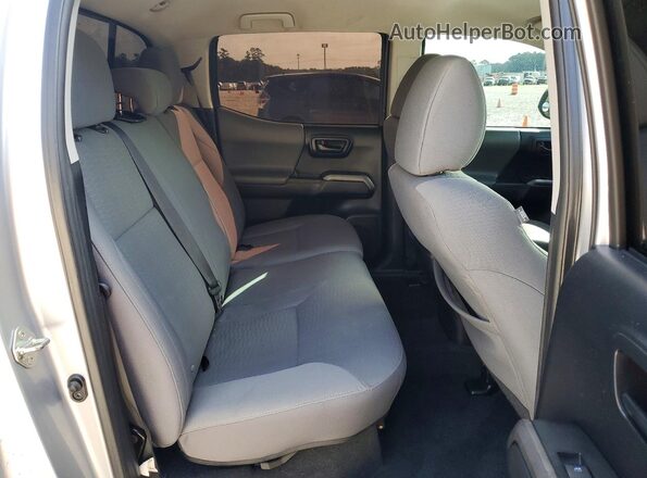 5TFBZ5DN9HX003483 2017 TOYOTA LE Silver Vista de los asientos traseros