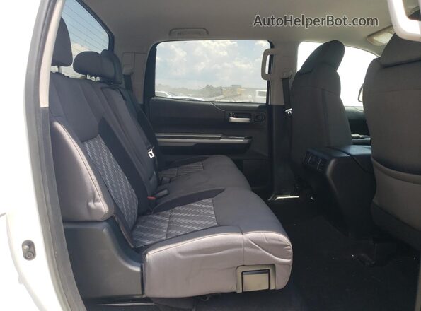 5TFDW5F14JX773723 2018 TOYOTA TUNDRA White Widok tylnych siedzeń